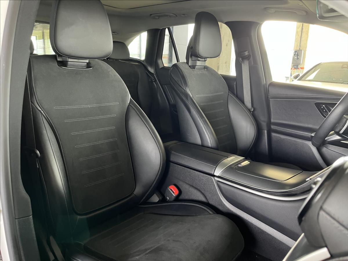 Mercedes GLC 300d 4matic AMG | předváděcí české auto skladem | nový model | městské moderní SUV | super výbava | ihned k předání | nákup online na AUTOiBUY.com